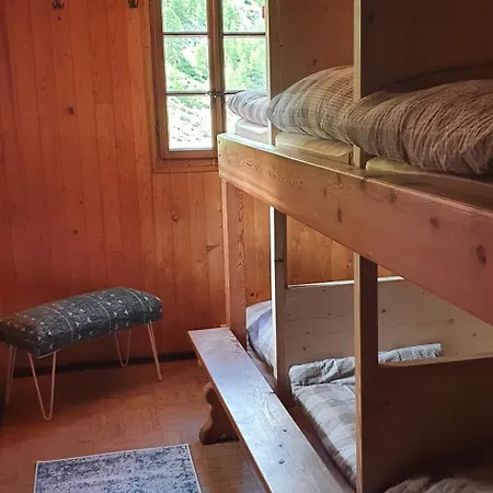 Деревянный коттедж Taeschalp Restaurant&lodge Таш