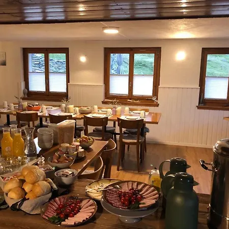 ロッジ Taeschalp Restaurant&lodge テッシュ